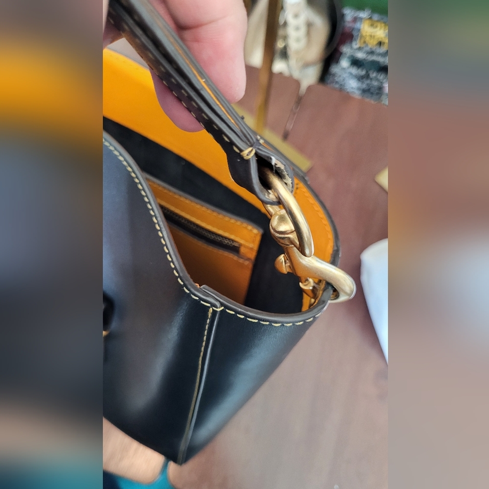 Dooney & Bourke Emerson Bucket Hobo Shoulder Bag Black Leather EUC - Picture 13 of 15